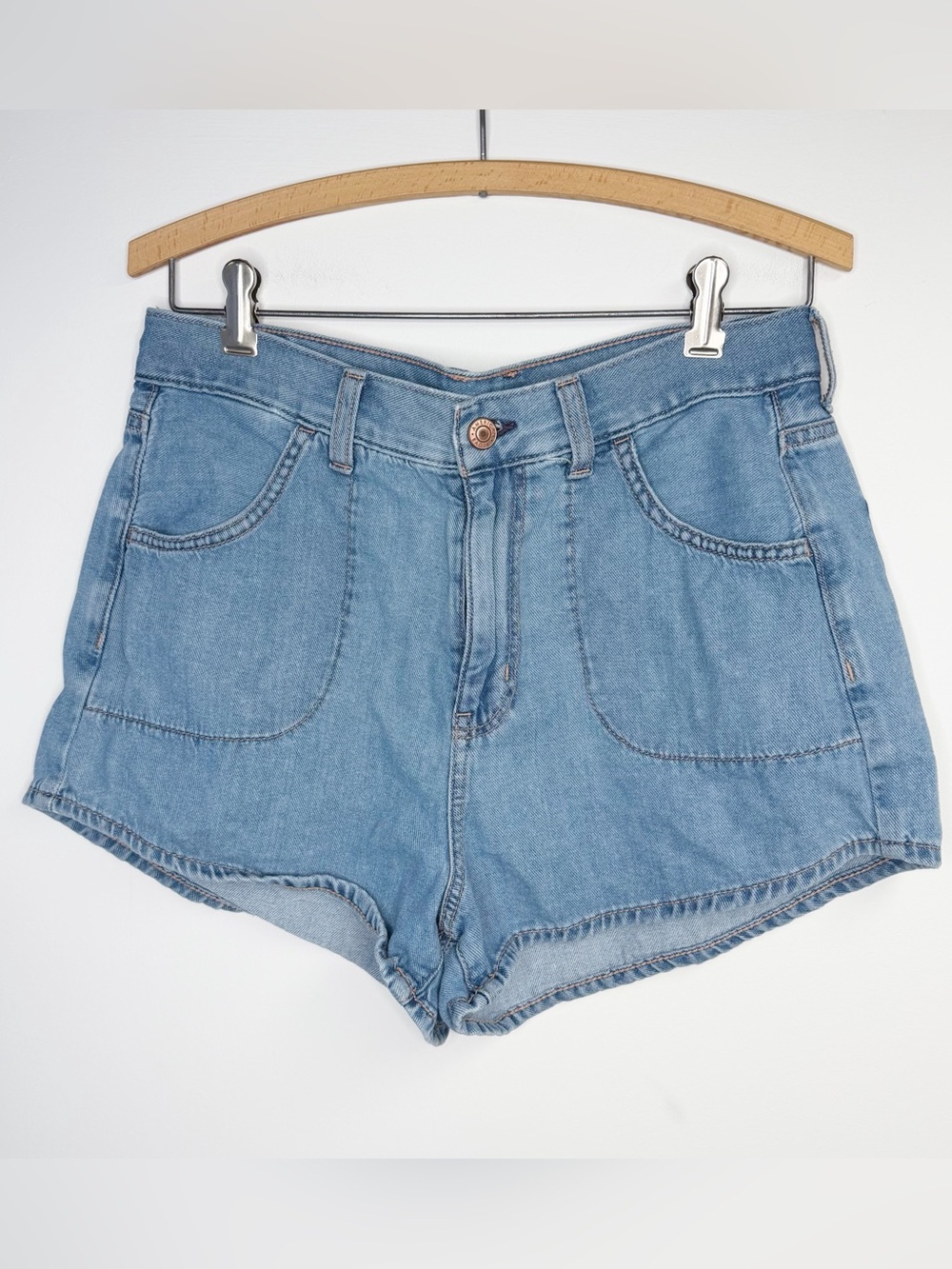 American Eagle Outfitters denim shorts light wash front patch pockets Size 10